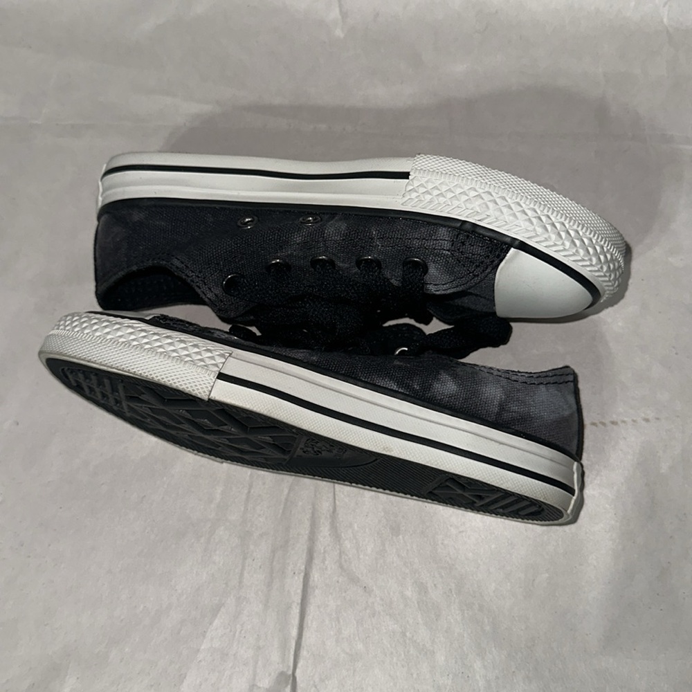 CONVERSE: CHUCK TAYLOR LOW TOP. Grey & Black Denim/ White & Black sole. Kids 12. - Picture 8 of 11